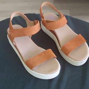 Sorel Orange and White Sandals Modern Casual Design